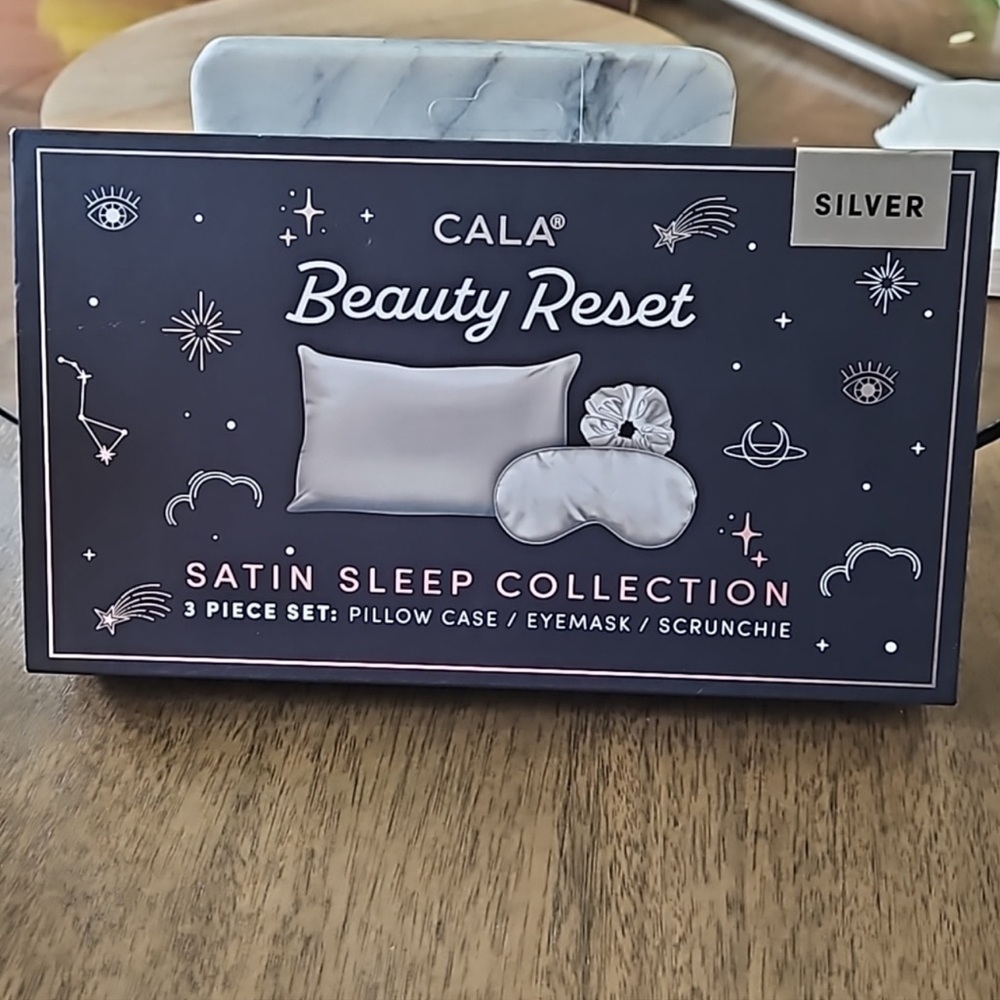 NWT/Cala Beauty Reset Set